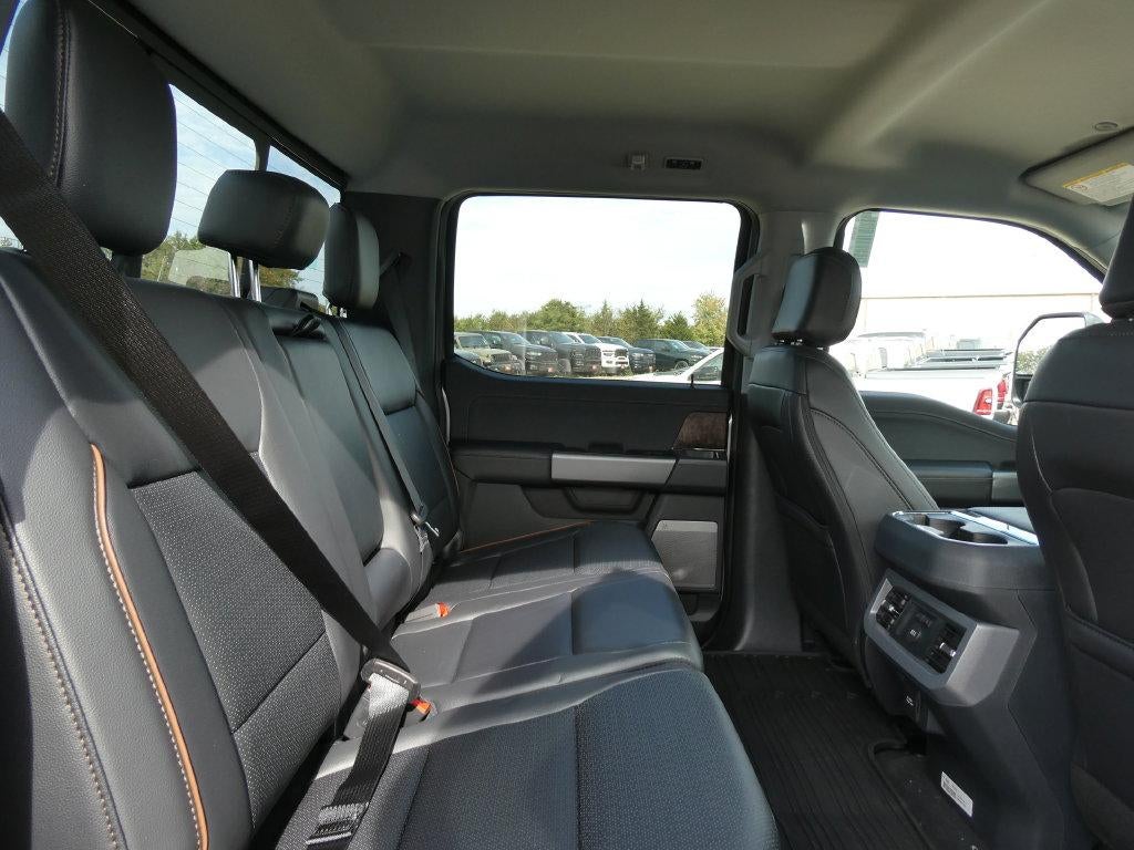 2027 Ford Super Duty F-450 DRW LARIAT 4WD Crew Cab 8' Box