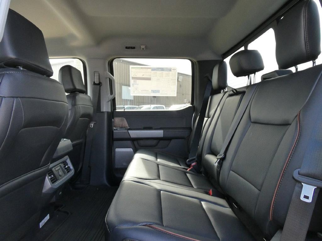 2027 Ford Super Duty F-450 DRW LARIAT 4WD Crew Cab 8' Box