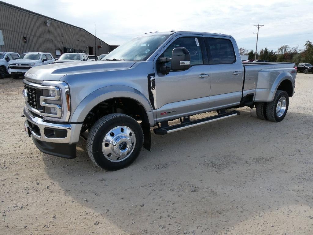2027 Ford Super Duty F-450 DRW LARIAT 4WD Crew Cab 8' Box