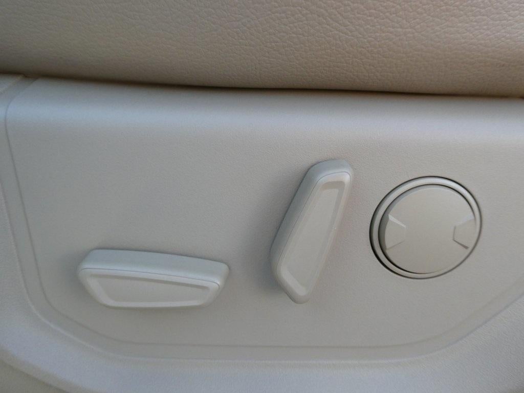 2020 Ford F-150 LARIAT 4WD SuperCrew 5.5' Box