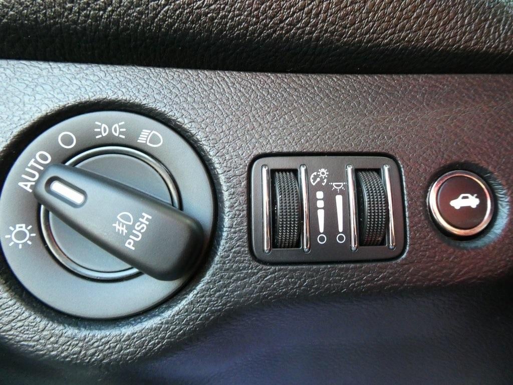 2016 Dodge Challenger 2dr Cpe SXT Plus