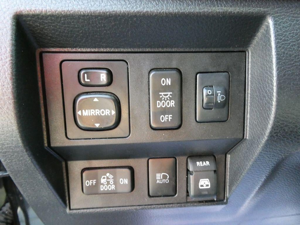 2018 Toyota Tundra 4WD 4WD Limited CrewMax 5.5' Bed 5.7L FFV (SE)