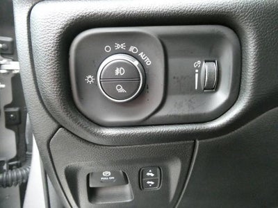 2022 RAM 1500 Big Horn Crew Cab 4x4 5'7' Box