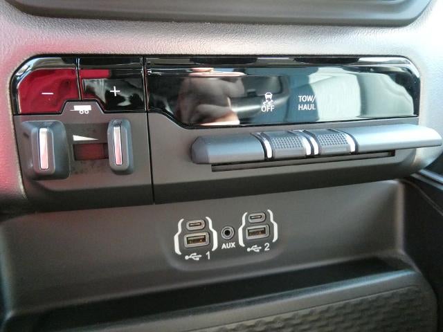 2020 RAM 1500 Big Horn Quad Cab 4x4 6'4' Box