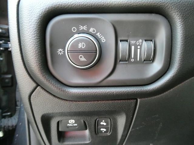 2025 RAM 1500 Big Horn Crew Cab 4x4 5'7' Box