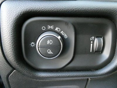 2020 RAM 1500 Big Horn Crew Cab 4x4 5'7' Box