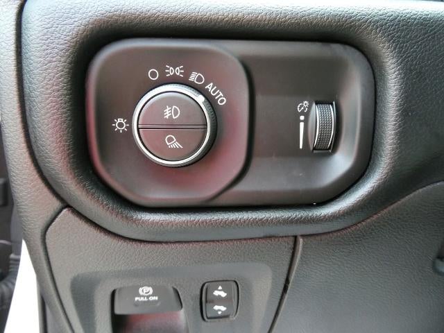 2020 RAM 1500 Big Horn Crew Cab 4x4 5'7' Box