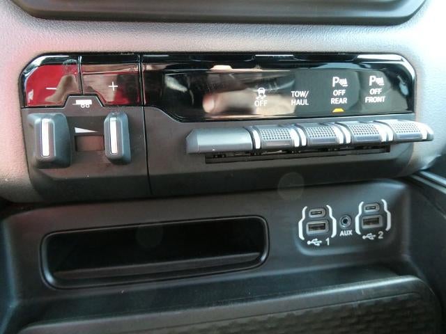 2020 RAM 1500 Big Horn Crew Cab 4x4 5'7' Box