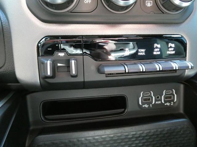 2020 RAM 1500 Big Horn Crew Cab 4x4 5'7' Box