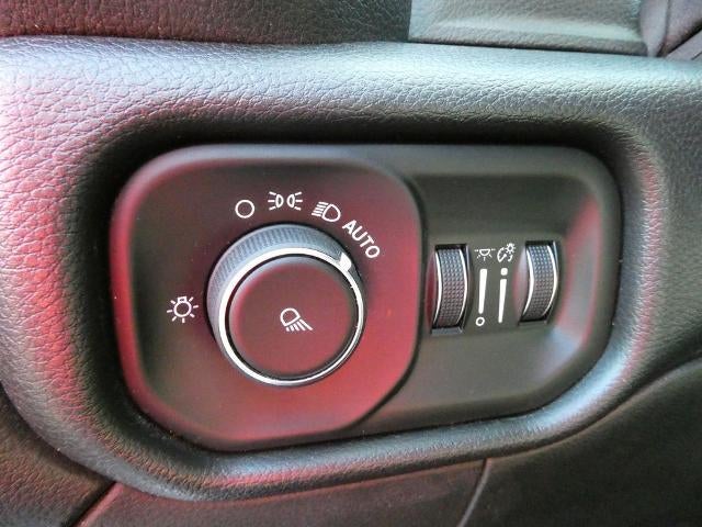 2020 RAM 3500 Tradesman 4x4 Crew Cab 6'4" Box