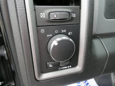 2020 RAM 1500 Classic Tradesman Crew Cab 4x4 5'7' Box