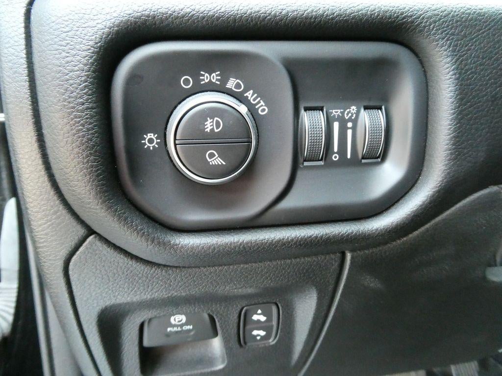 2025 RAM 1500 Big Horn Crew Cab 4x4 5'7" Box