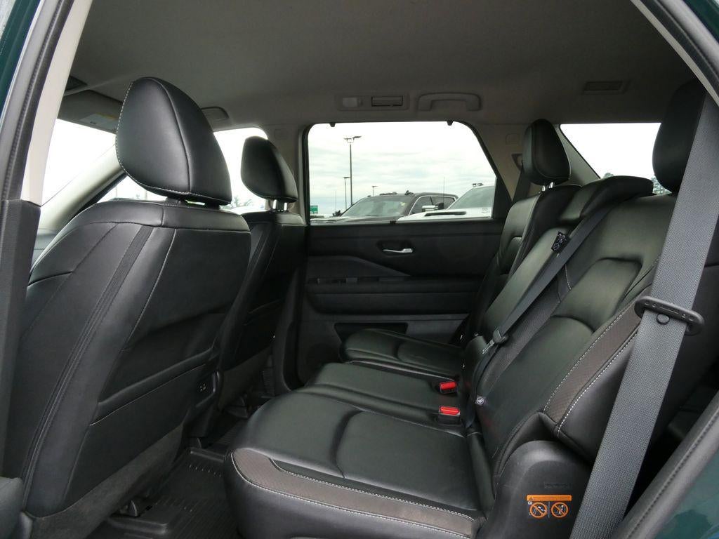 2023 Nissan Pathfinder SL 4WD
