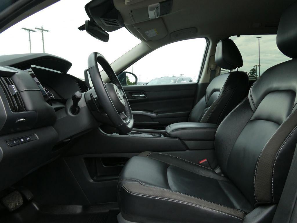 2023 Nissan Pathfinder SL 4WD