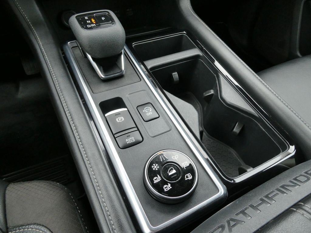 2023 Nissan Pathfinder SL 4WD